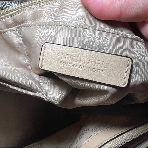MICHAEL KORS Studio Signature White Tan EMRY Large Top Zip Tote Sections - Picture 12 of 13